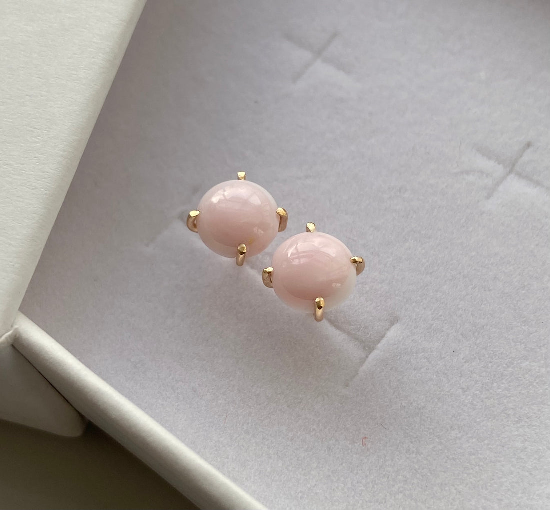 Pink Queen Conch Shell Stud Earrings