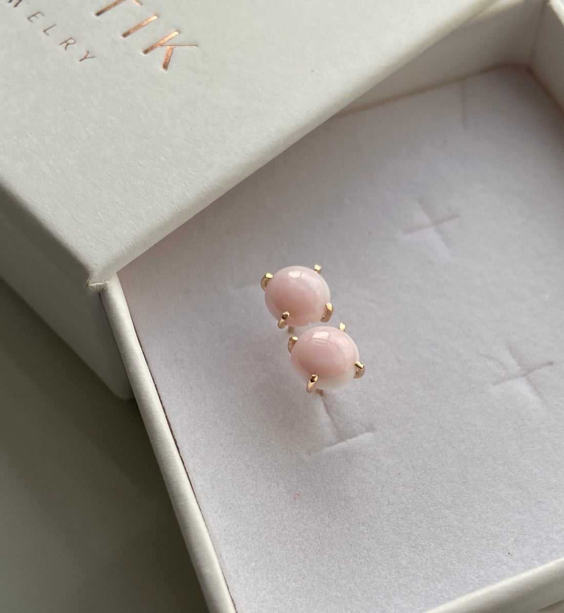 Pink Queen Conch Shell Stud Earrings