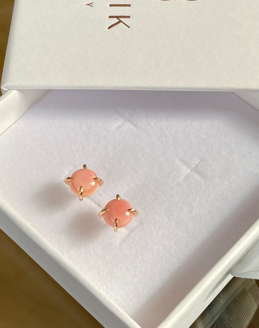 Pink Queen Conch Shell Stud Earrings