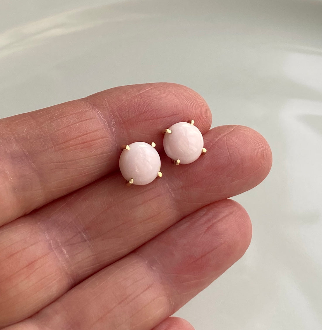 Pink Queen Conch Shell Stud Earrings